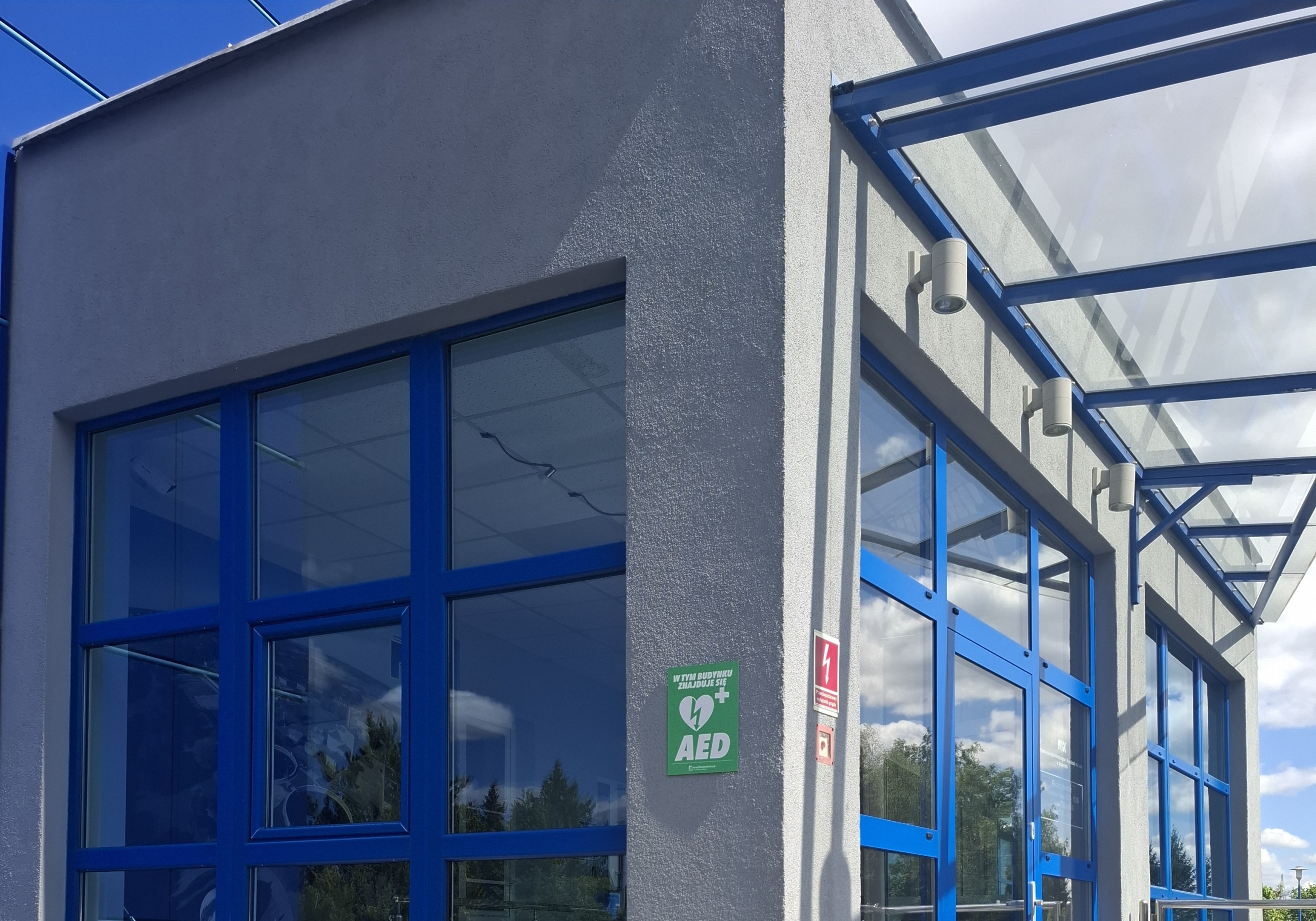 Defibrylator- w trosce o zdrowie pracowników i klientów